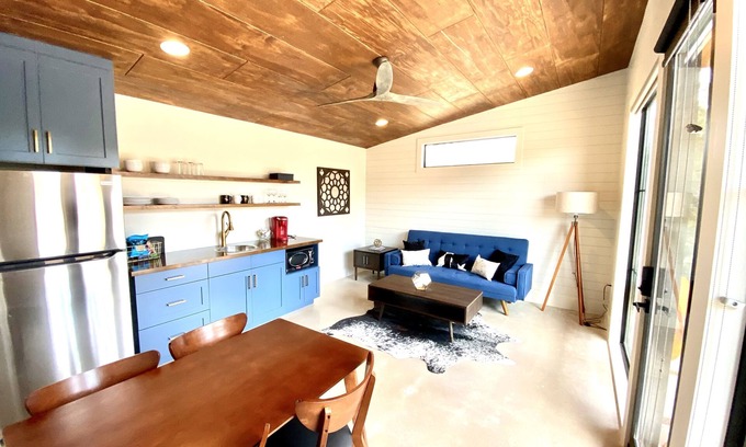Dripping Springs House | Charming Modern Tiny House Near Wineries & Outdoor Fun