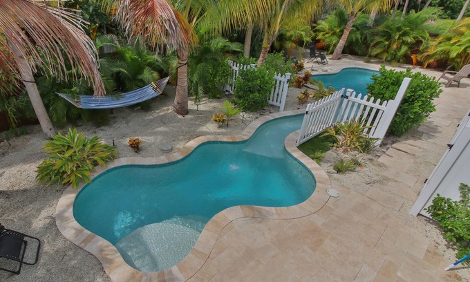 Holmes Beach Villa | Inviting Day Side Cottage with Heated Pool & Ocean Views