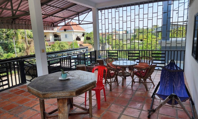Svay Pao House | Inviting Apartment with Kitchen, Pet and Child Friendly