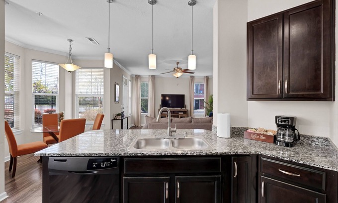 Lyndon Apartment | Inviting Derby City Retreat with Delicious Breakfast Included