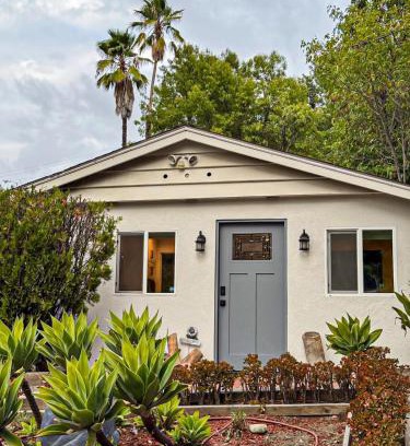 Calabasas House | Cozy Designer Guesthouse with Style - RE