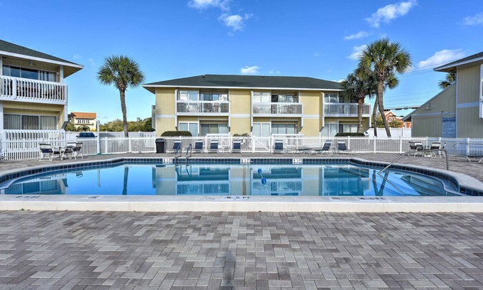 Holiday Isle Apartment | Inviting Destin Studio with Pools and Beach Access Await!