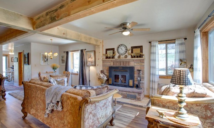 Dolores House | Discover the Cozy Dolores Getaway: Hike, Fish & Explore!