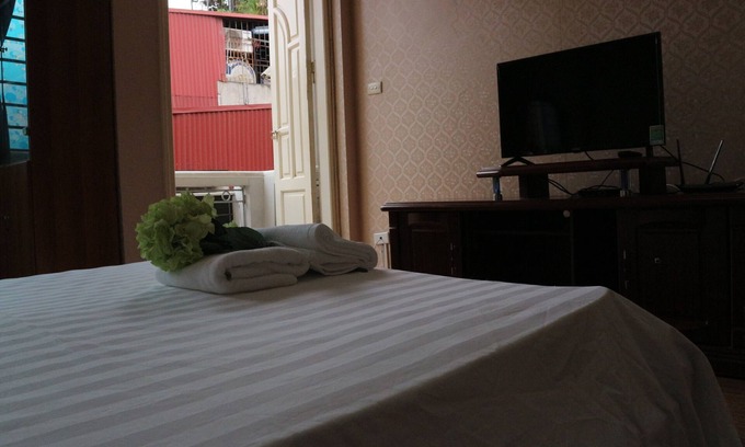 Hang Bai House | Inviting Double Room with Private Balcony for Your Stay