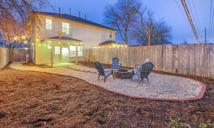 Franklin Park House | Cozy, Downtown Austin Home!