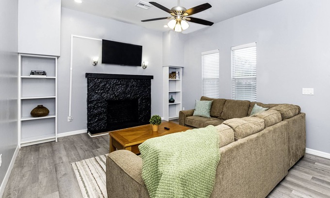 Eustis House | Pet-Friendly Retreat in Downtown Eustis - Guest Rated 9.8