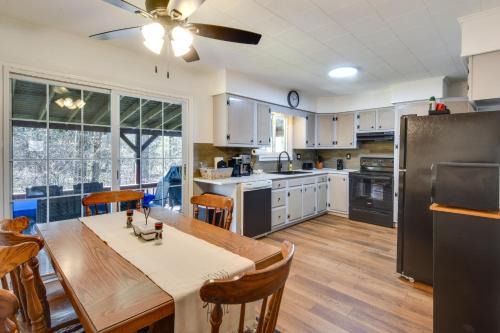 DuBois House | Inviting DuBois Home with Hot Tub & Deck near Treasure Lake