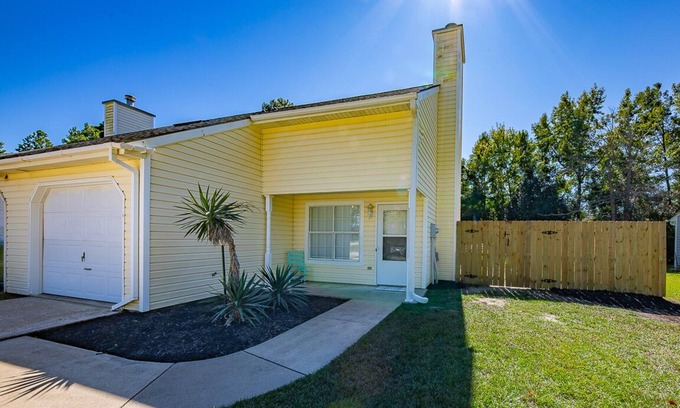 Marine Corps Air Station Cherry Point House | Charming Duplex Near Beach & New Bern - Guest Rated 9.8