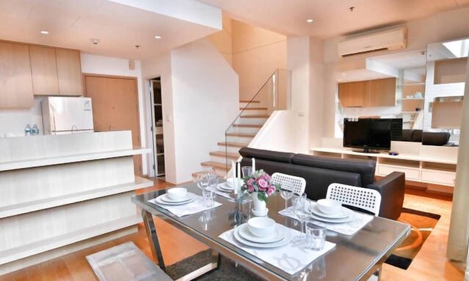 Pratunam Apartment | Convenient Duplex Near Airport Link & BTS With Pool Access