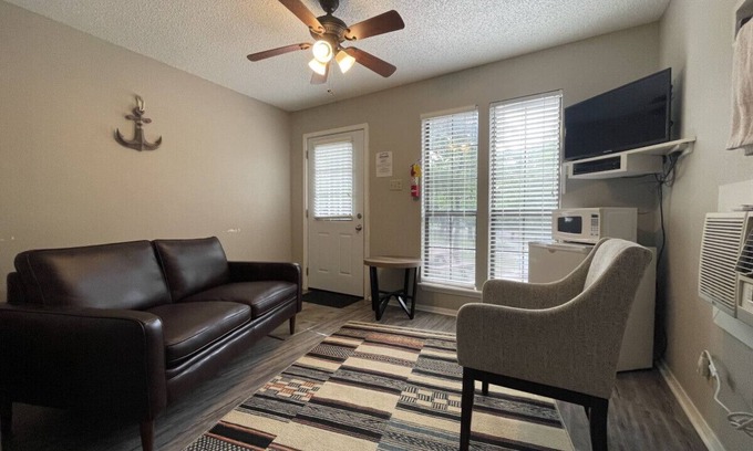 Denison Cabin | Inviting Duplex Cabin with Lake Views at Texoma