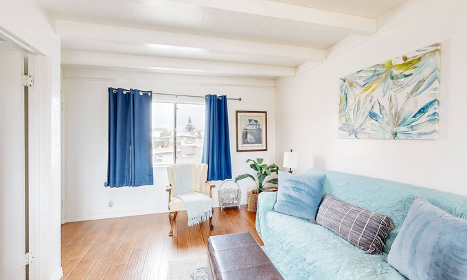 Pierpont Bay Apartment | Oceanview Balcony Duplex - Steps from the Beach