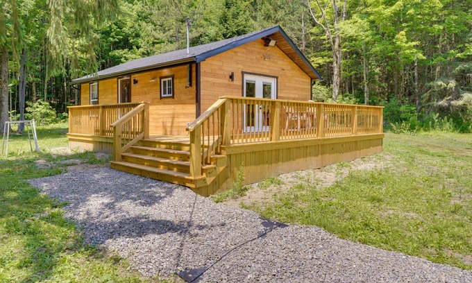 Ellicottville Cottage | Inviting Ellicottville Cabin with Scenic Water Views