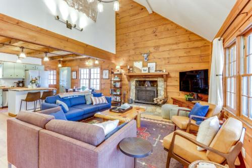 Ellijay House | Inviting Ellijay Cabin with Hot Tub and Resort Access
