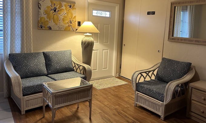 North Port Cottage | Lake View Cottage Near Warm Mineral Springs & Manasota Keys