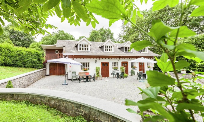 Durbuy House | Beautiful Apartment in Bohon with Garden & Pet Friendly