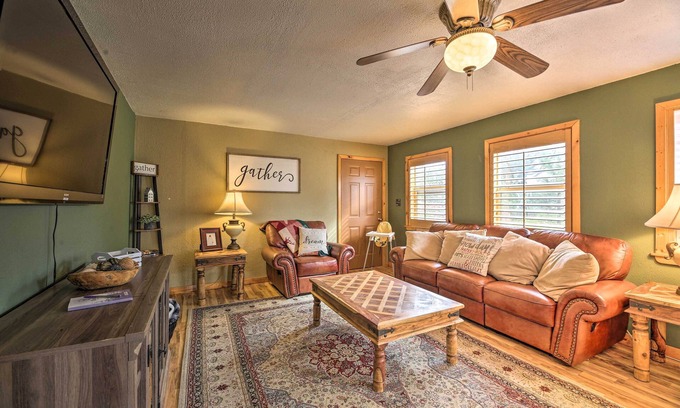 Timberland Acres Cabin | Perfect Retreat: Hike, Sightsee & Enjoy a Yard Oasis!