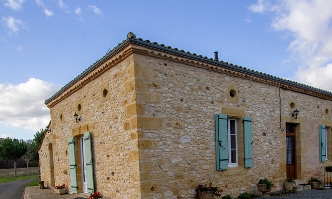 Montferrand-du-Perigord Cottage | Cozy Gite Montferrand-du-Périgord: Pet-Friendly Retreat