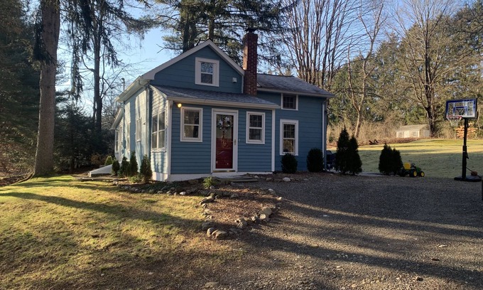 Southbury House | Pet-Friendly 3BR Home with Family Amenities & Top Ratings