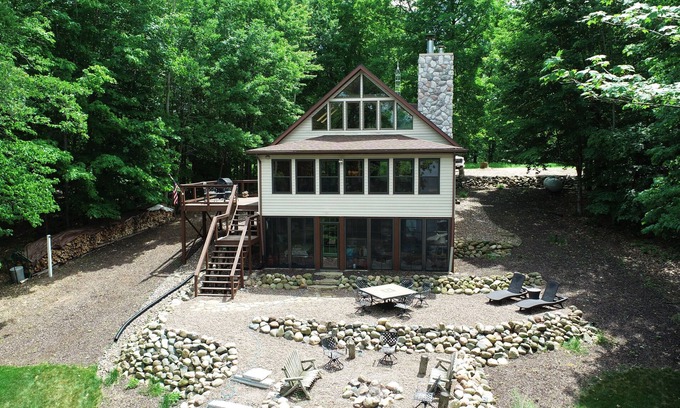 New Auburn Cabin | Family-Friendly Cabin with Ocean and Lake Views