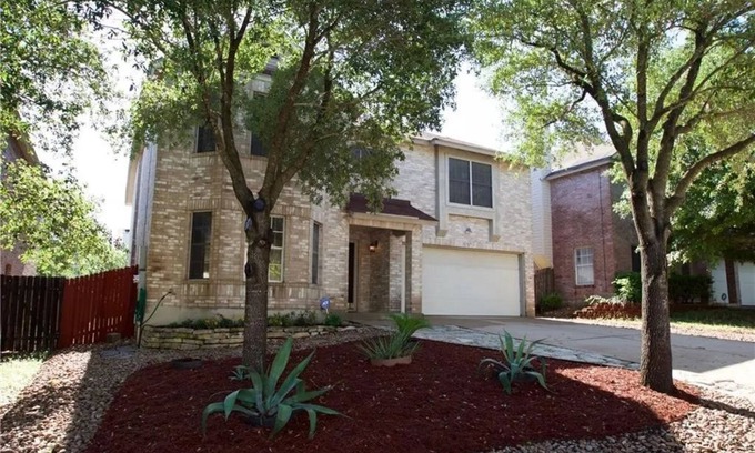 Hillcrest House | Family-Friendly Getaway Near Vibrant Downtown Austin
