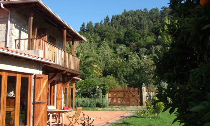 Vinho Cottage | Pet-Friendly Family Retreat with Ocean View & Spa Access