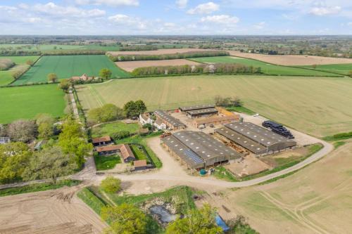 Hethel House | Idyllic Farmstay at The Old Corn Store - Rated 9.7/10