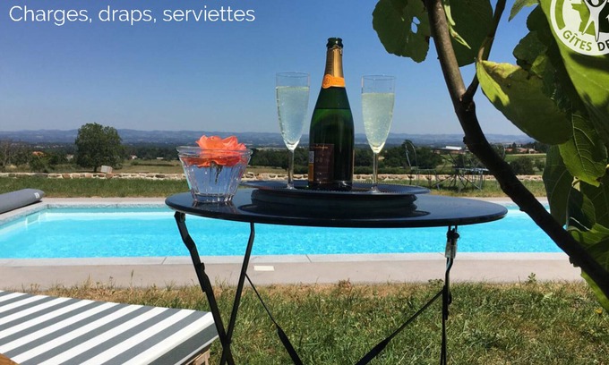 Saint-Andre-dʼApchon Cottage | Cozy Gite Saint-André-d'Apchon with Pool & Spa Amenities