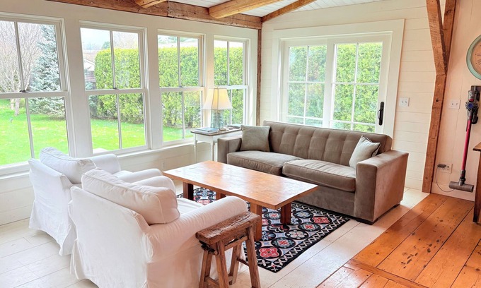 Waterbury Center House | Charming Farmhouse Retreat with Spa Near Stowe & Waterbury