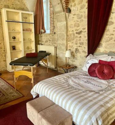 Fleury-en-Biere Apartment | Idyllic Castle Retreat Near Fontainebleau - Pet Friendly