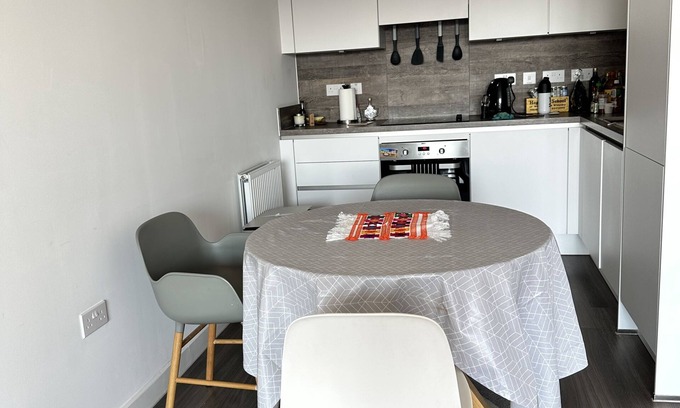 East Ham Apartment | Inviting Flat in East London Near Central Attractions
