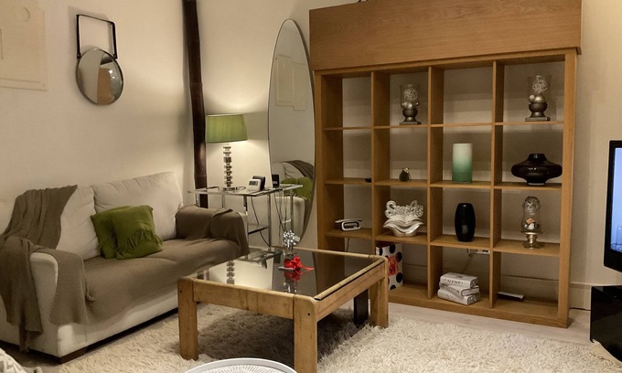 Chiswick Apartment | Convenient 1-Bedroom Apartment Steps from Transport in Chiswick