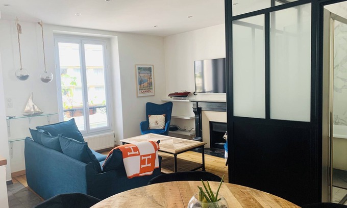 Grenelle Apartment | Charming Flat Steps from the Eiffel Tower with Kitchen