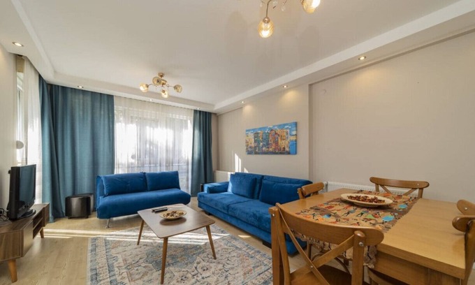 Liman Mahallesi Apartment | Cozy Flat with Balcony near Beach in Konyaalti