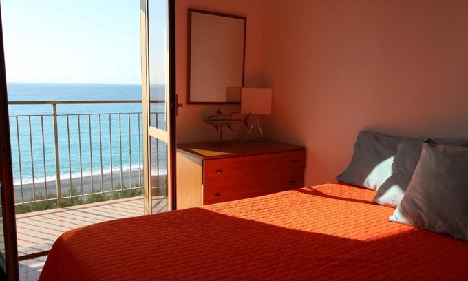 Annunziata Apartment | Romantic Sunset View Flat – Pet and Child Friendly Stay