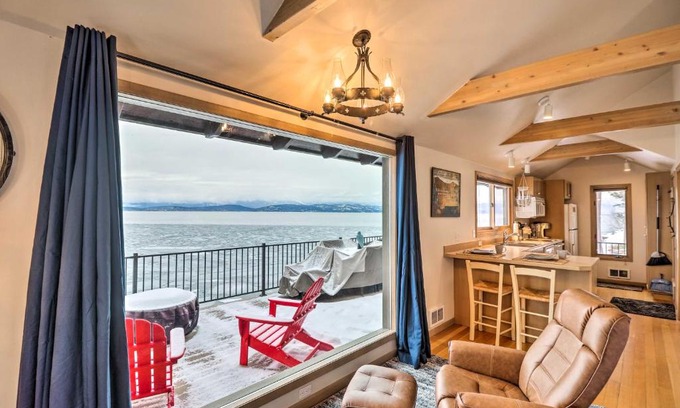 Lakeside Apartment | Inviting Flathead Lake Cabin with Scenic Spa Views