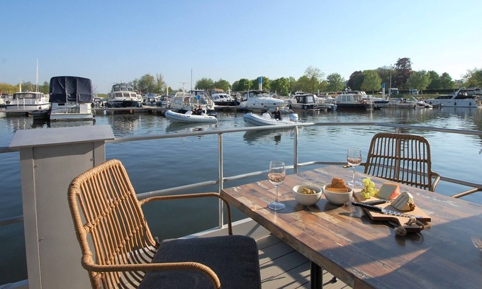 Heugum Boat Rental | Inviting Boatlodge "Mallorca" with Kitchen & Breakfast