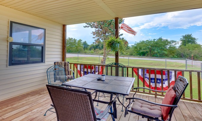 Fort Cobb Cabin | Delightful Fort Cobb Home Rental with Lake Access & Amenities