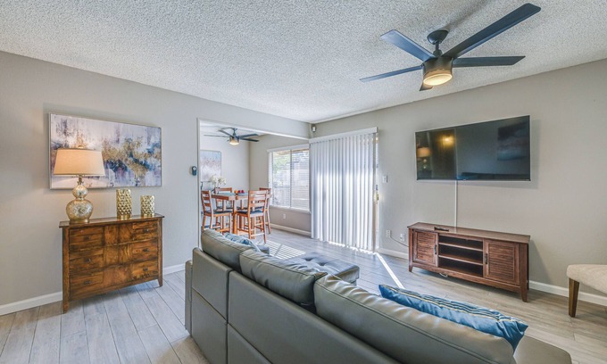 Fresno Apartment | Inviting Fresno Condo with Pool Access and Balcony Retreat
