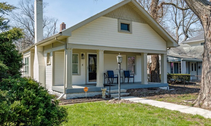 Indianapolis House | Inviting Full Size House Steps from Hinkle Field House