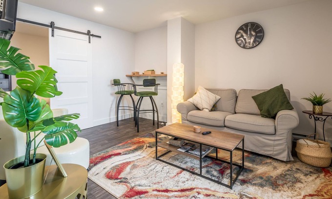 Bedford Apartment | Inviting Fully-Equipped 2 Bedroom Suite with Breakfast