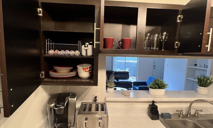 East Riverside - Oltorf Apartment | Inviting Central ATX Apartment with Hot Tub & Kitchen