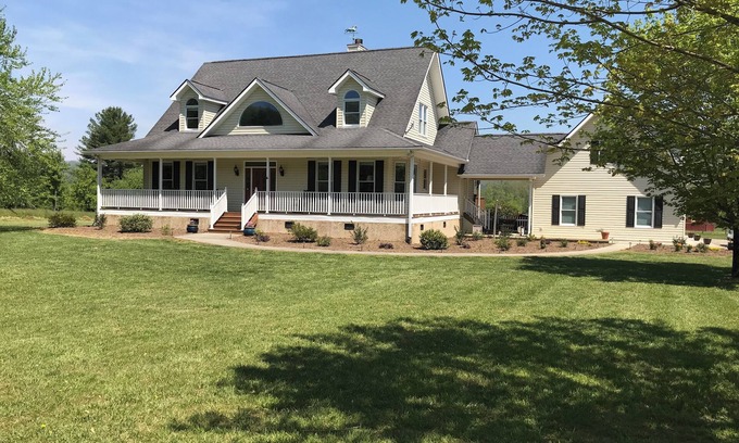 Pisgah Forest Apartment | Idyllic Retreat with Great Views and Family-Friendly Amenities