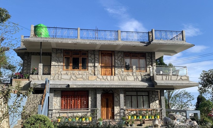 Darjeeling Villa | Idyllic Escape: Garden Oasis with Ocean View & Spa Retreat