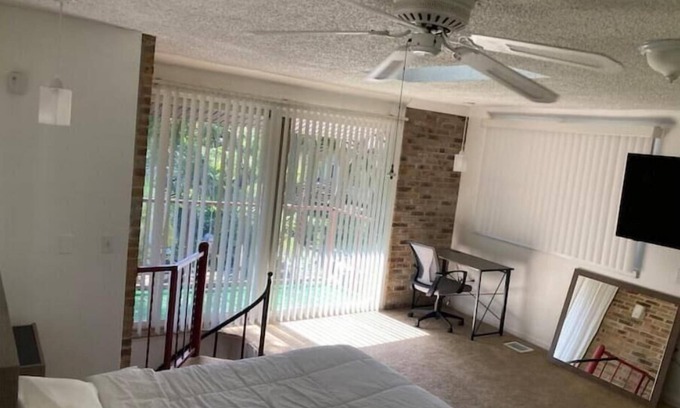 Altamonte Springs Villa | Inviting Nature Retreat: Walk to Mall, Park & Publix