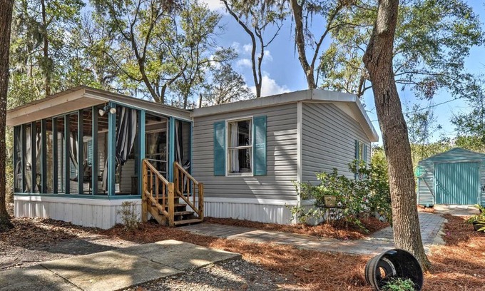 Midway House | Charming Georgia Retreat with Porch and Fire Pit Awaits!