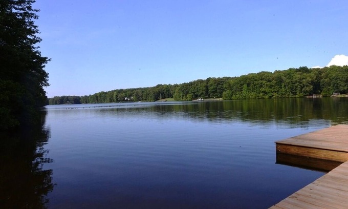 Powhatan House | Inviting Lakeside Retreat with Fishing, Kayaks & Firepit