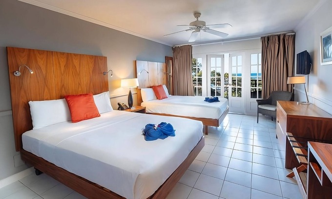 Charlotte Hotel | Unwind in Comfort: Family-Friendly Units with Pool & Breakfast