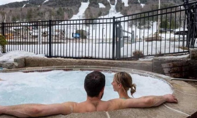 Bartlett House | Idyllic Retreat at Attitash Mountain Village with Spa & Pool