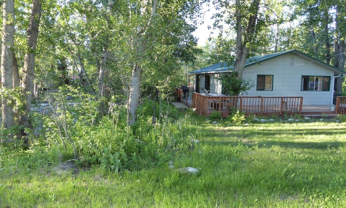 Red Lodge Cabin | Idyllic Getaway Steps from Rock Creek with Pool & Breakfast