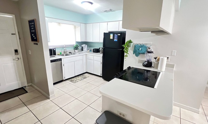 Arlington House | Charming Ocean View Retreat with Spa and Pet-Friendly Options